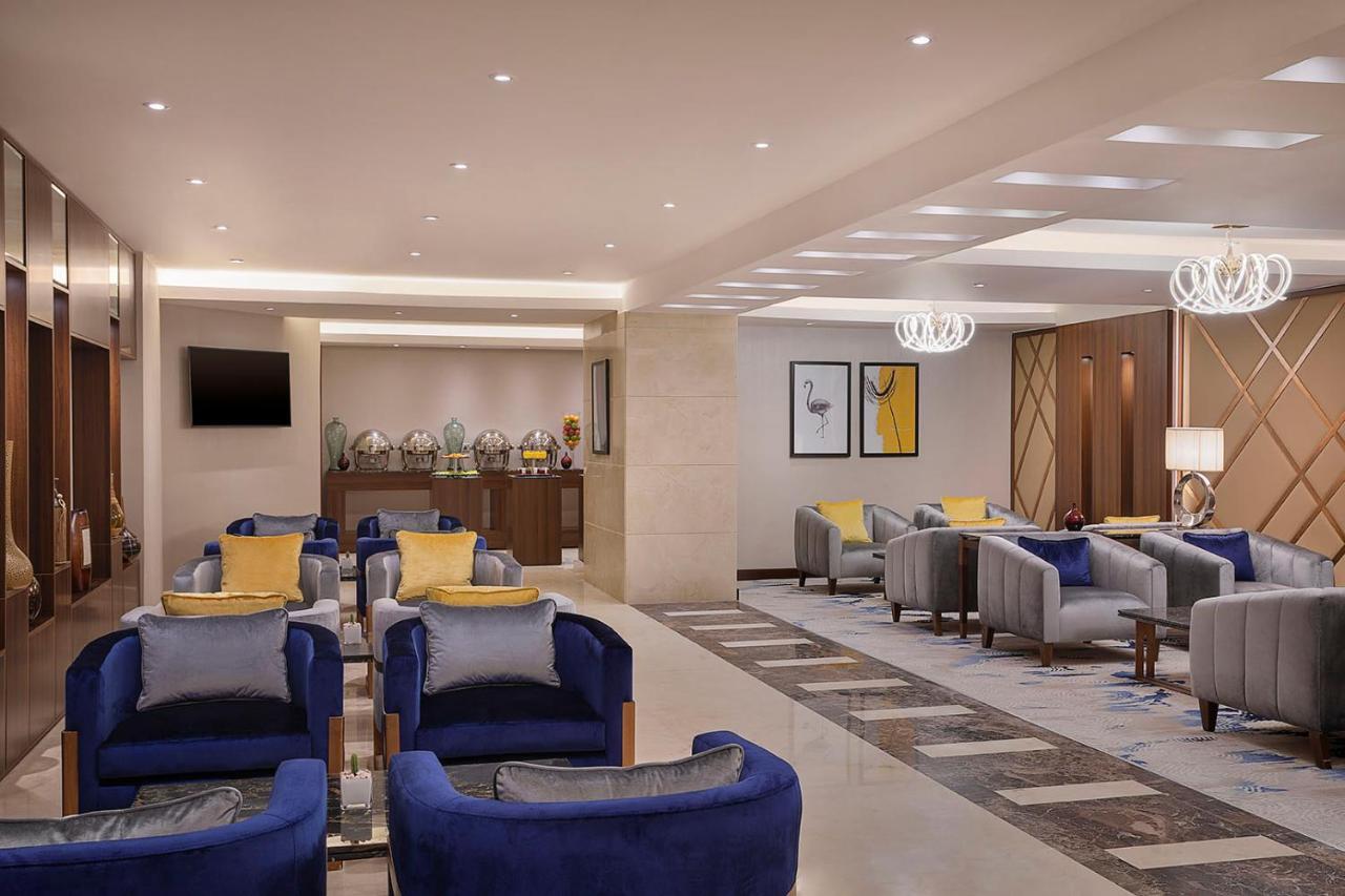 Отель Voco Al Khobar By Ihg Экстерьер фото The lounge at the airport